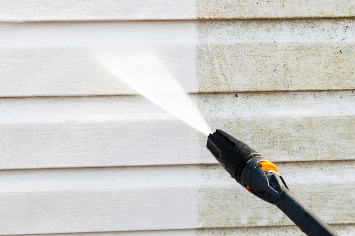 Tips for Cleaning Plain Siding